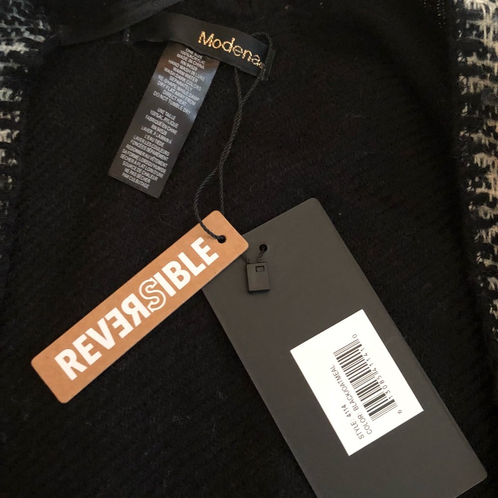 Modena Reversible Poncho - Picture 3 of 4
